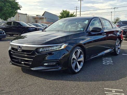 Used 2020 Honda Accord Touring image 3