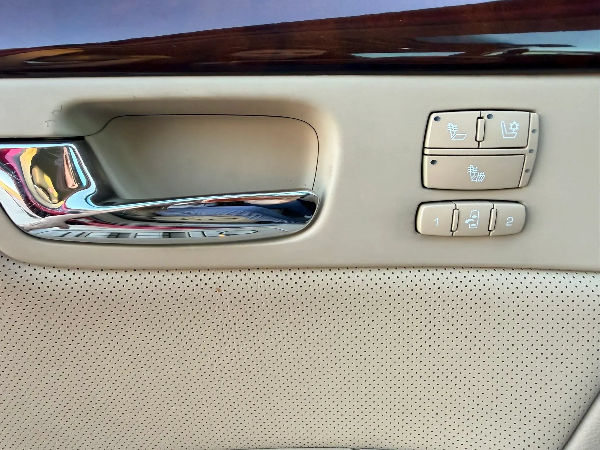 Used 2006 Cadillac DTS FWD image 16