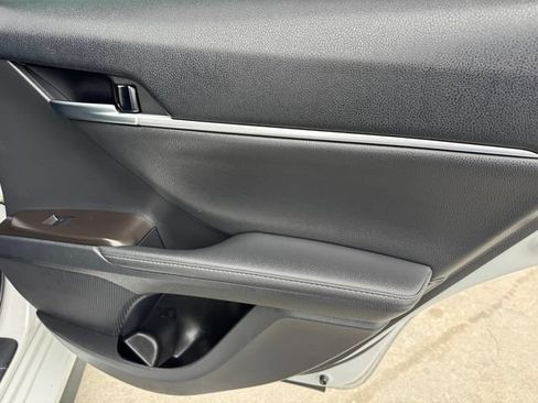 Used 2022 Toyota Camry XSE FWD image 9