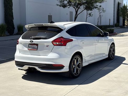 Used 2018 Ford Focus ST FWD image 3