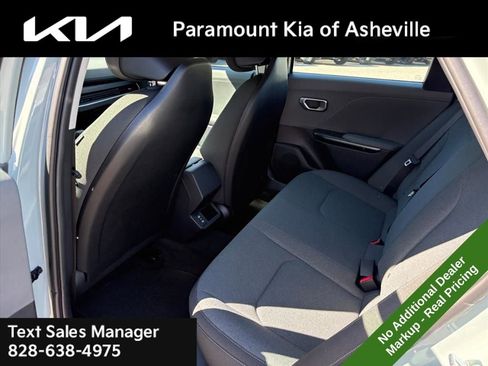 New 2025 Kia K4 LXS image 18