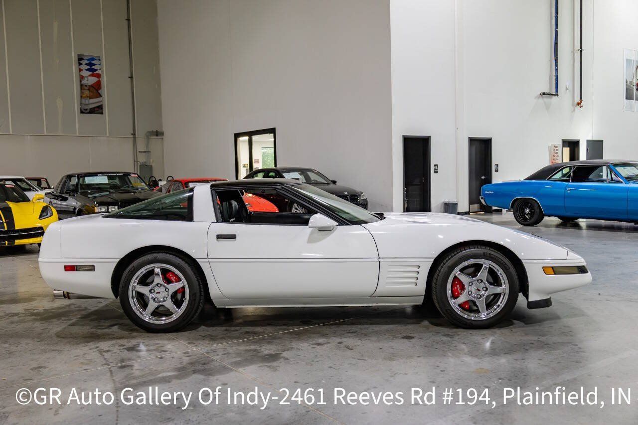 Used 1992 Chevrolet Corvette Coupe RWD image 8