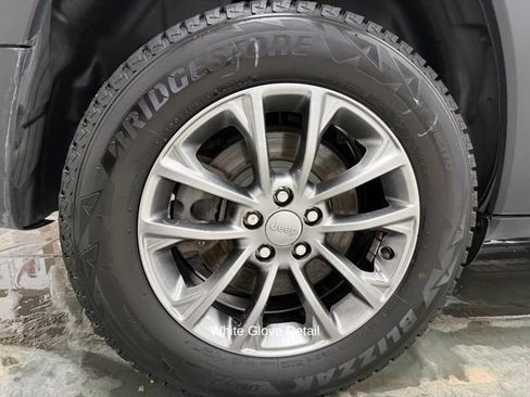 Used 2020 Jeep Cherokee Latitude Plus w/ Cold Weather Group image 8