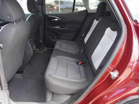 Used 2025 Chevrolet Trax LS w/ LS Convenience Package FWD image 19