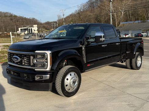 Used 2026 Ford F450 Platinum w/ Platinum Plus Package image 2
