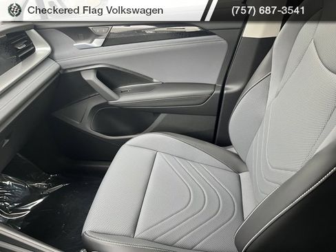 New 2025 Volkswagen Tiguan SE image 47