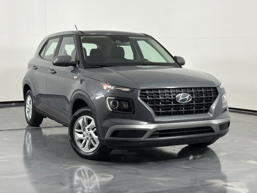 Used 2026 Hyundai Venue SE FWD image 2
