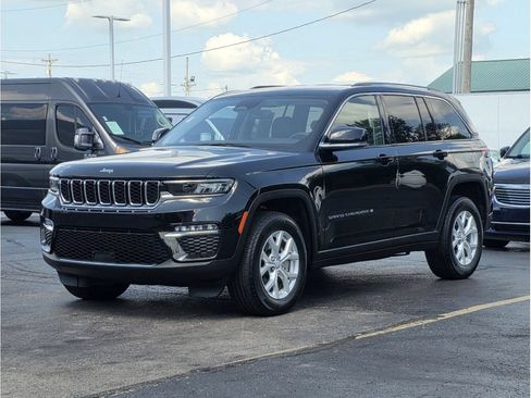 Used 2023 Jeep Grand Cherokee Limited AWD/4WD image 5