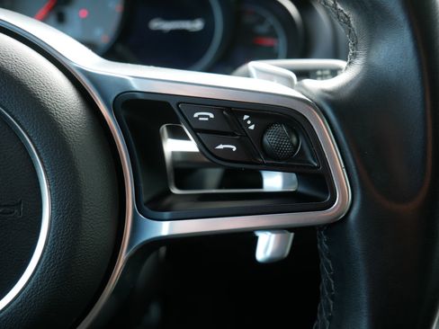 Used 2017 Porsche Cayenne S image 18