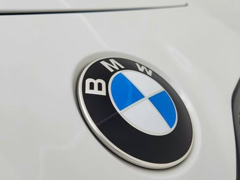 Used 2023 BMW 740i w/ Executive Package image 16