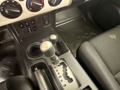 Used 2013 Toyota FJ Cruiser 4WD w/ Upgrade Pkg image 33