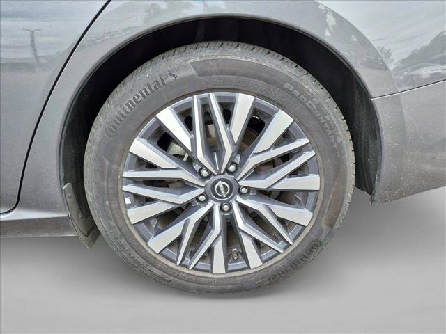Used 2025 Nissan Altima 2.5 SV FWD image 13