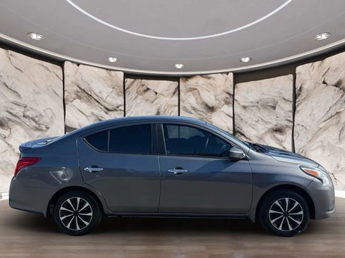Used 2016 Nissan Versa SV image 2