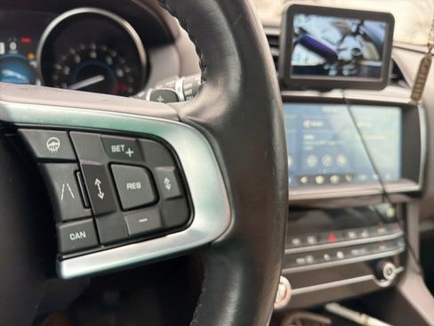 Used 2020 Jaguar F-PACE Prestige image 28
