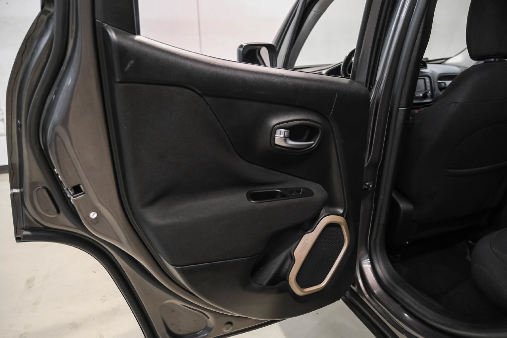 Used 2017 Jeep Renegade Latitude w/ Cold Weather Group AWD/4WD image 41