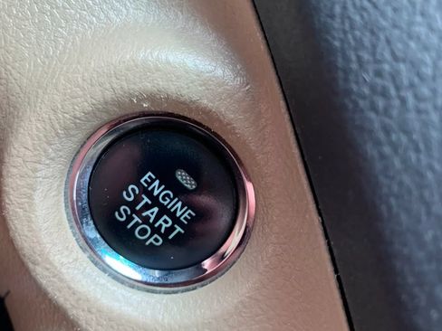 Used 2011 Toyota Highlander Limited FWD image 34