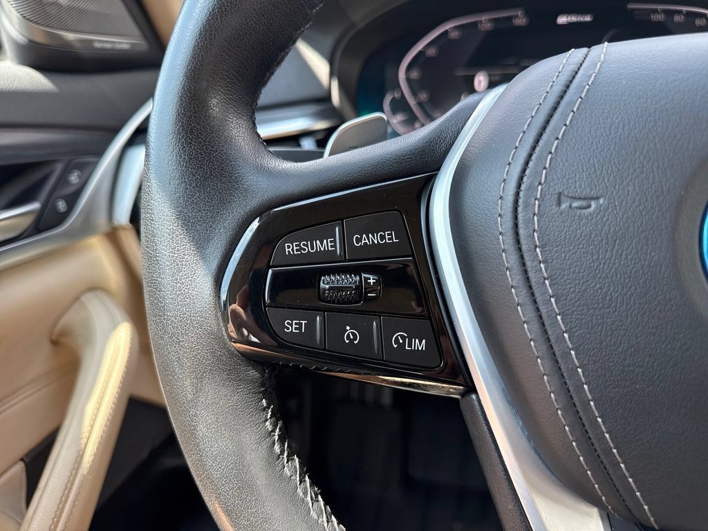 Used 2022 BMW 530e xDrive w/ Premium Package AWD/4WD image 15