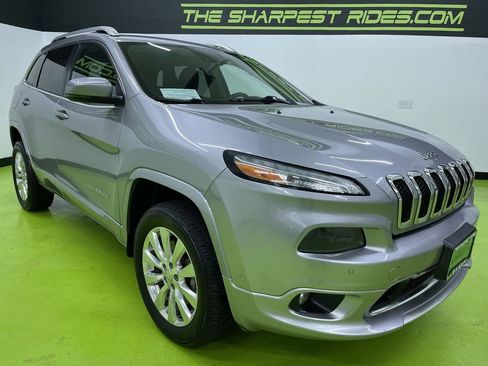 Used 2017 Jeep Cherokee Overland w/ Technology Group image 2