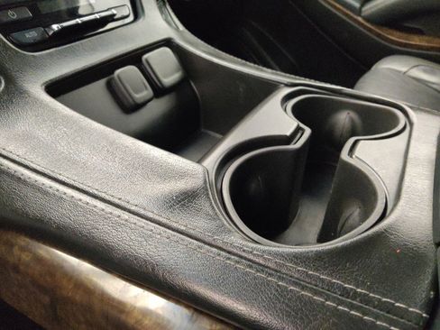 Used 2017 Chevrolet Suburban LT image 26