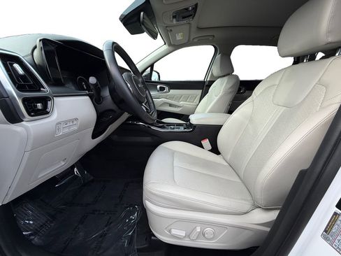 Certified 2023 Kia Sorento SX image 9