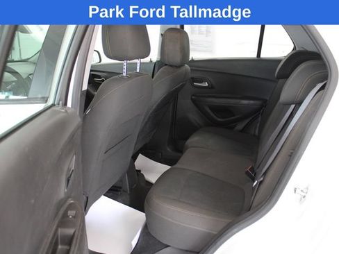Used 2018 Chevrolet Trax LS AWD/4WD image 24