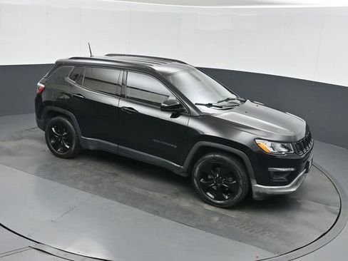 Used 2018 Jeep Compass Latitude FWD image 28