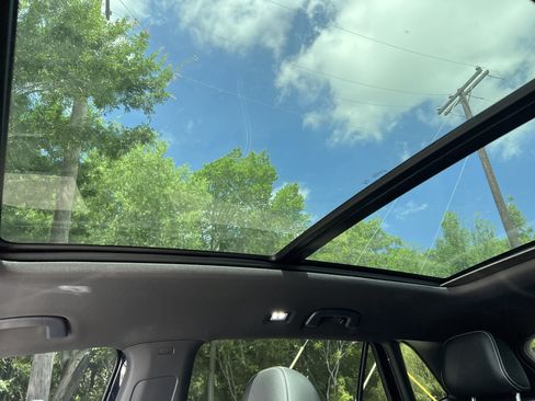 Certified 2026 Volkswagen Atlas Cross Sport SE w/ Panoramic Sunroof Package AWD/4WD image 24