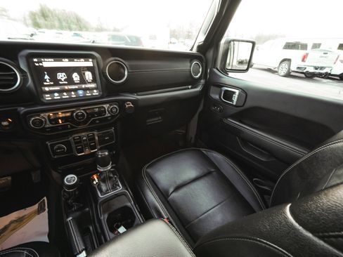 Used 2023 Jeep Wrangler Unlimited Sahara w/ Cold Weather Group image 43