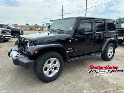 Used 2015 Jeep Wrangler Unlimited Sahara w/ Connectivity Group AWD/4WD image 2