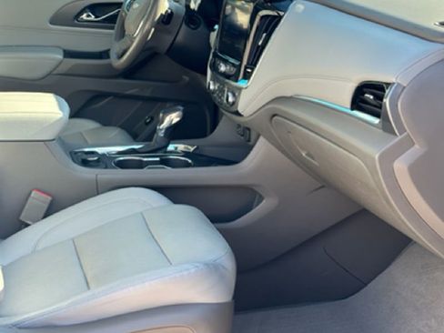 Used 2021 Chevrolet Traverse Premier image 25