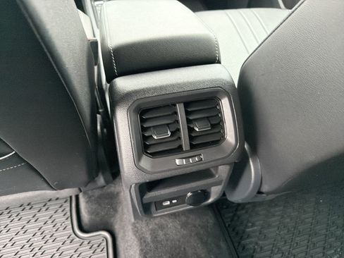 Used 2023 Volkswagen Tiguan SE R-Line AWD/4WD image 30