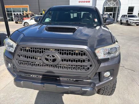 Used 2016 Toyota Tacoma TRD Sport w/ Premium & Technology Package image 8