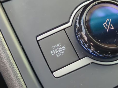 Certified 2025 Volkswagen Tiguan S image 27