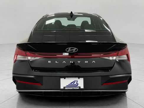 New 2026 Hyundai Elantra SEL Sport Premium FWD image 4