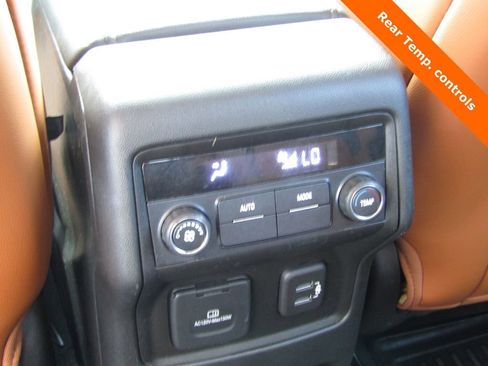 Used 2019 GMC Acadia SLT image 18