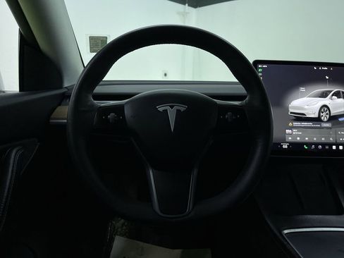Used 2022 Tesla Model Y Long Range image 19