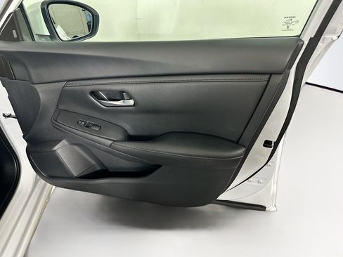 Used 2024 Nissan Sentra SV FWD image 29