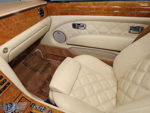 Used 2010 Bentley Azure T RWD image 24