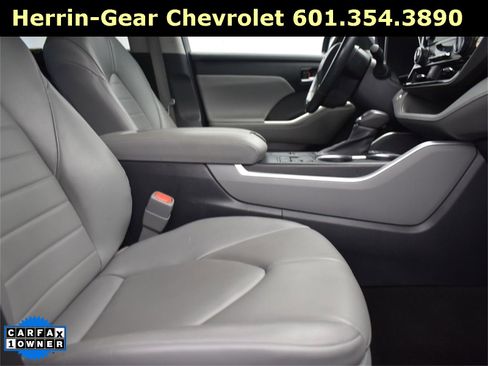 Used 2023 Toyota Highlander XLE image 28