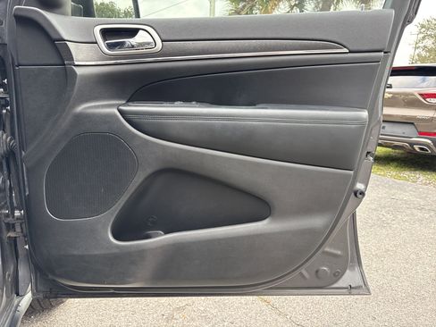 Used 2018 Jeep Grand Cherokee Limited image 26