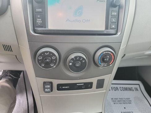 Used 2013 Toyota Corolla LE image 20