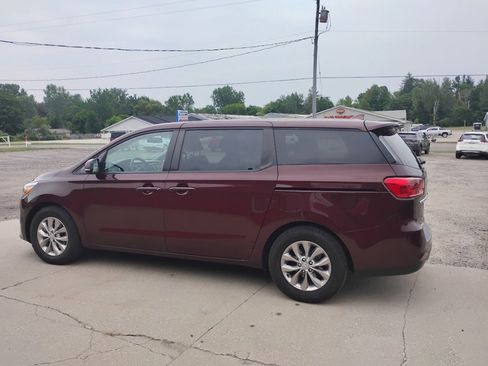 Used 2019 Kia Sedona LX FWD image 3