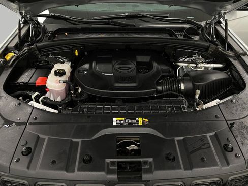 Used 2024 Jeep Grand Cherokee Limited w/ Black Appearance Package image 12