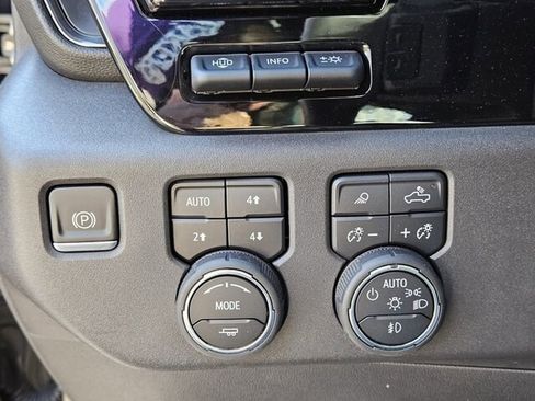 Used 2023 Chevrolet Silverado 1500 ZR2 w/ Technology Package image 27