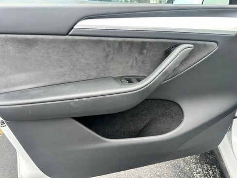 Used 2025 Tesla Model Y Long Range RWD image 24