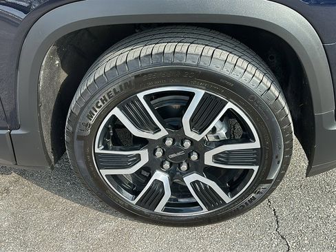 Used 2021 GMC Acadia SLE w/ Driver Convenience Package image 8