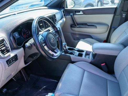 Used 2020 Kia Sportage S image 9