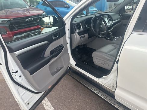 Used 2016 Toyota Highlander XLE image 9