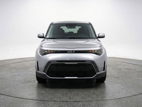 Used 2025 Kia Soul LX w/ LX Technology Package FWD image 2
