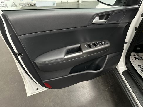 Used 2019 Kia Sportage LX AWD/4WD image 16